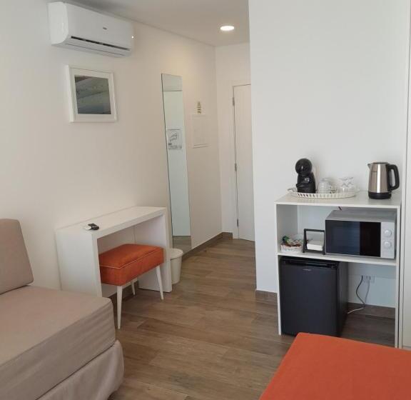 스탠다드 트리플 룸 풀장 전망, Algarpapa Rooms