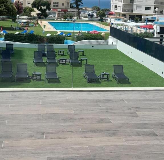 اتاق استاندارد سه تخته با چشم‌انداز استخر, Algarpapa Rooms