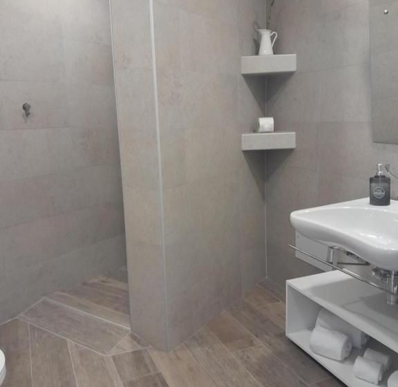 اتاق استاندارد سه نفره, Algarpapa Rooms