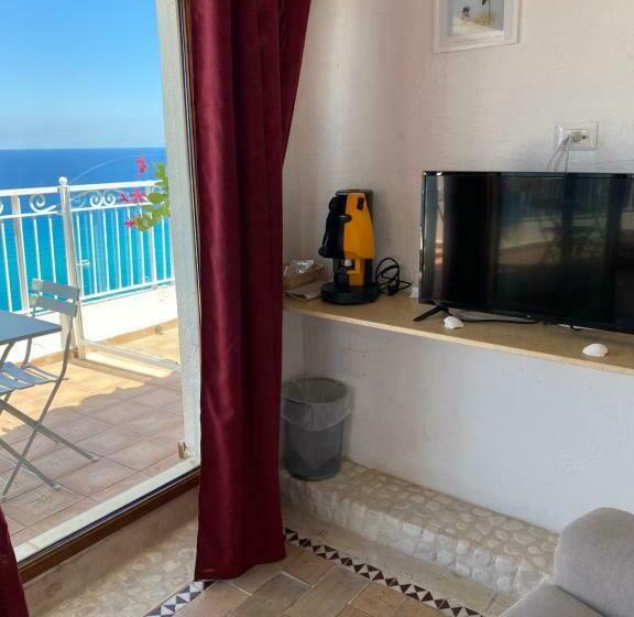 غرفة ديلوكس ثلاثية مطلة على البحر, Bluemind