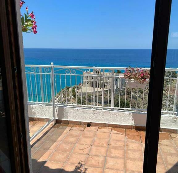 غرفة ديلوكس ثلاثية مطلة على البحر, Bluemind