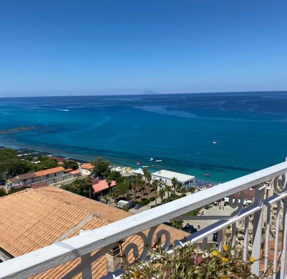 Triple Room Sea View, Bluemind
