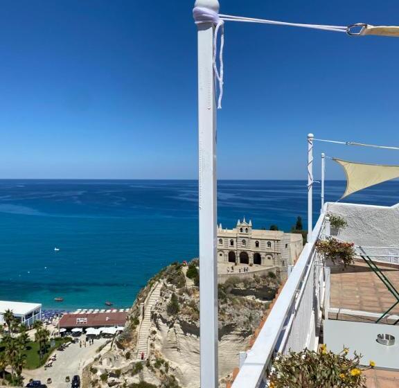 Triple Room Sea View, Bluemind