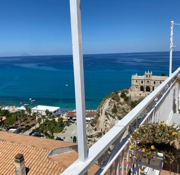 Triple Room Sea View, Bluemind