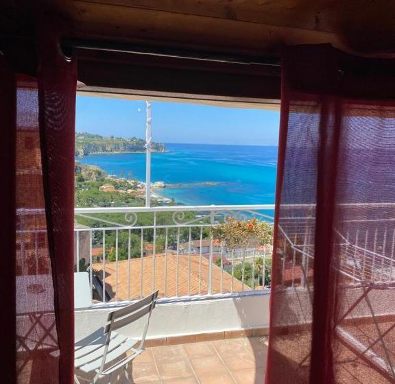 Triple Room Sea View, Bluemind