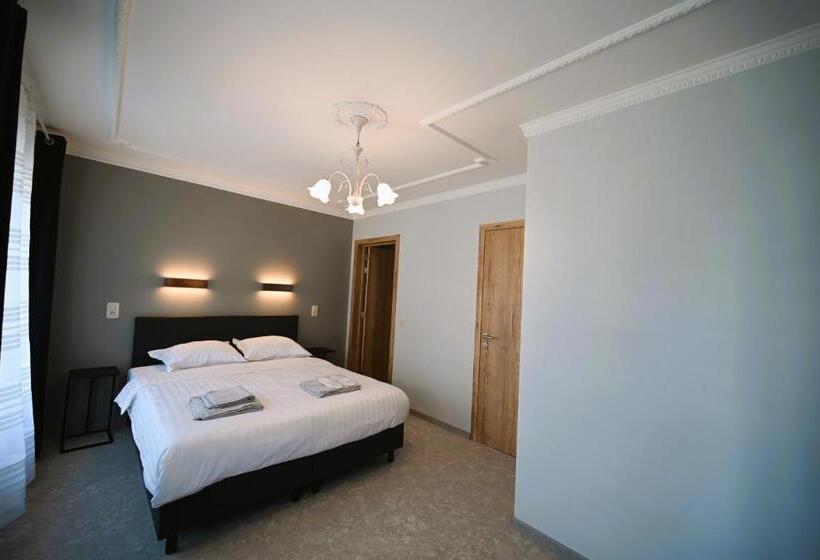 غرفة قياسية رباعية, Cesar Palace