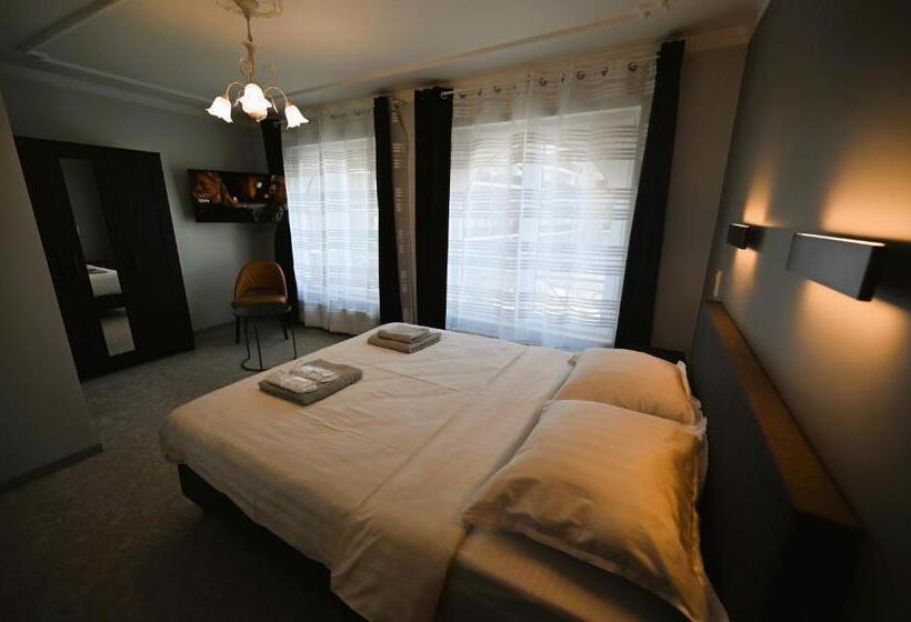 غرفة قياسية رباعية, Cesar Palace