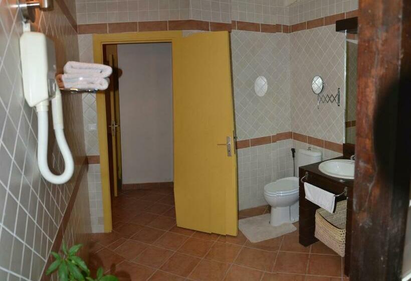 اتاق لوکس, Aux Roches Rouges