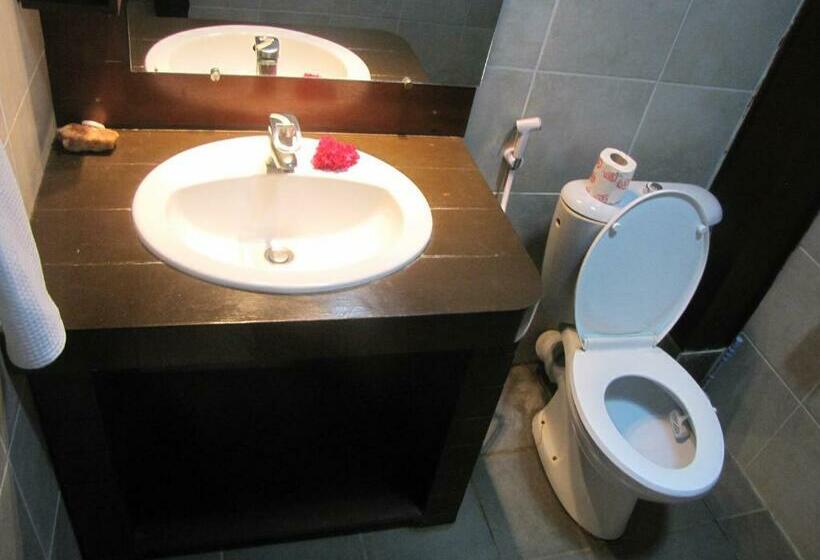 اتاق خانوادگی, Aux Roches Rouges