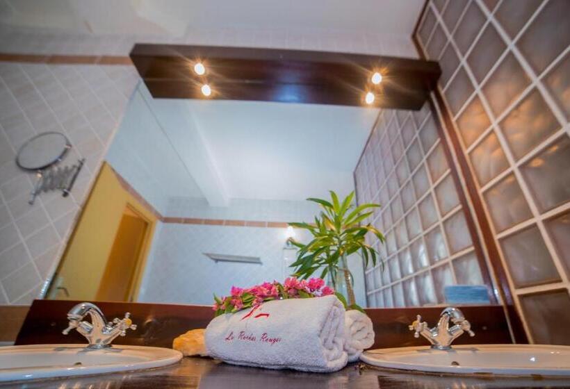 استودیوی استاندارد با چشمانداز دریا, Aux Roches Rouges