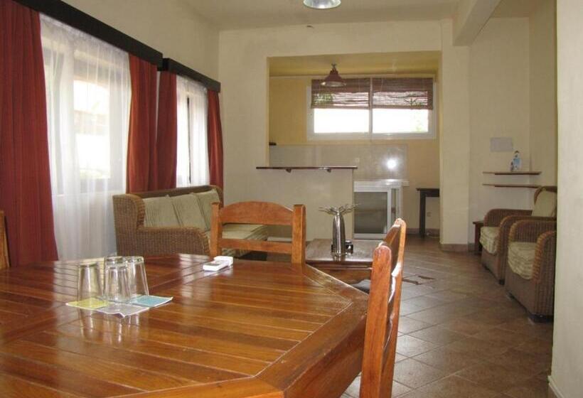 آپارتمان 1 خوابه با چشمانداز باغ, Aux Roches Rouges