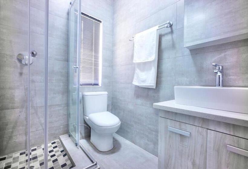 带大床的行政房间, Atlantic Pearl Guest House Broadacres