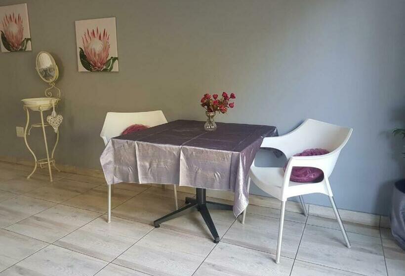 סוויטה דלוקס, Royal Villa Guesthouse