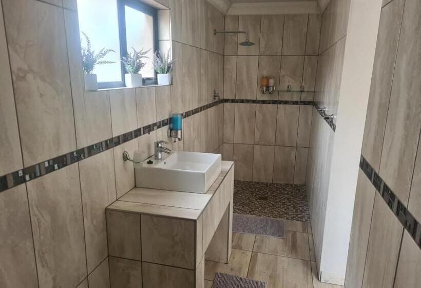 סוויטה דלוקס, Royal Villa Guesthouse