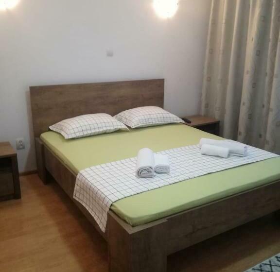 غرفة قياسية, Casa Adelin