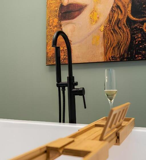 اتاق استاندارد با تخت بزرگ, Mareluna Rooms