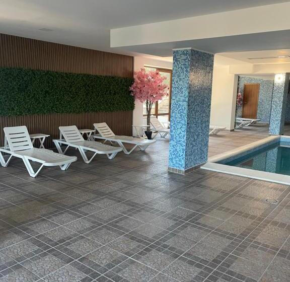 إستوديو ديلوكس, Complex Nero