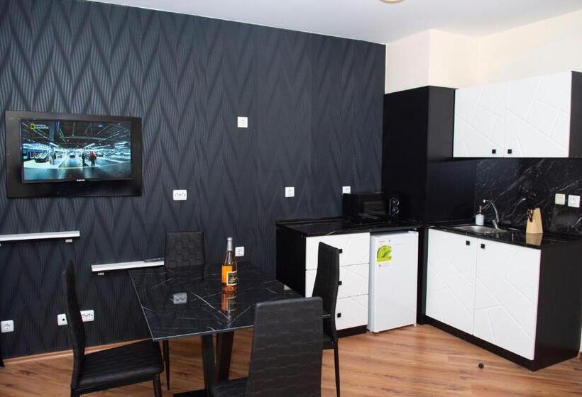 إستوديو ديلوكس, Complex Nero