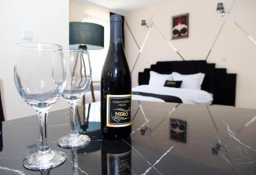 إستوديو ديلوكس, Complex Nero