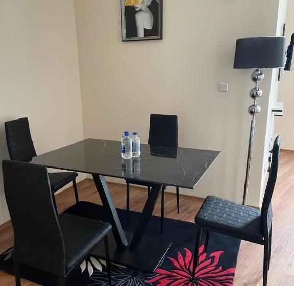 إستوديو ديلوكس, Complex Nero