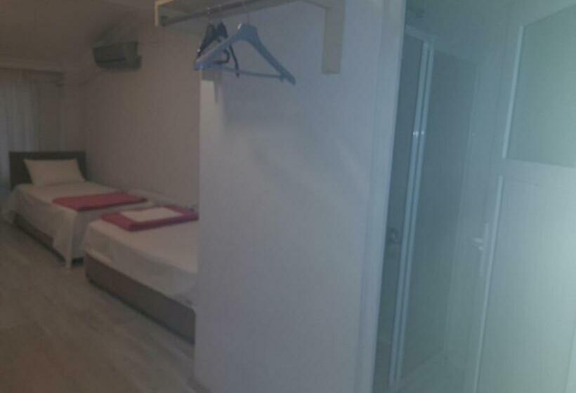 اتاق ساده سه‌ نفره, Koc Otel Besiktas