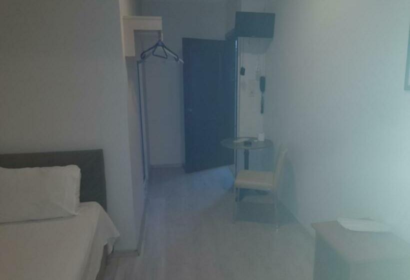 اتاق ساده سه نفره, Koc Otel Besiktas