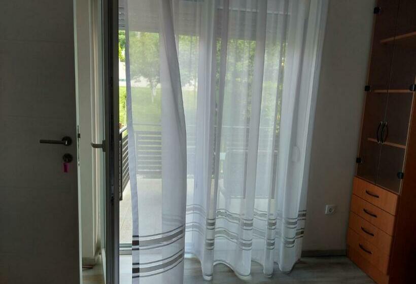 اتاق خانوادگی, Apartmani Malina