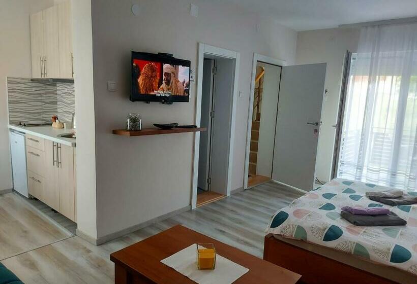 اتاق خانوادگی, Apartmani Malina