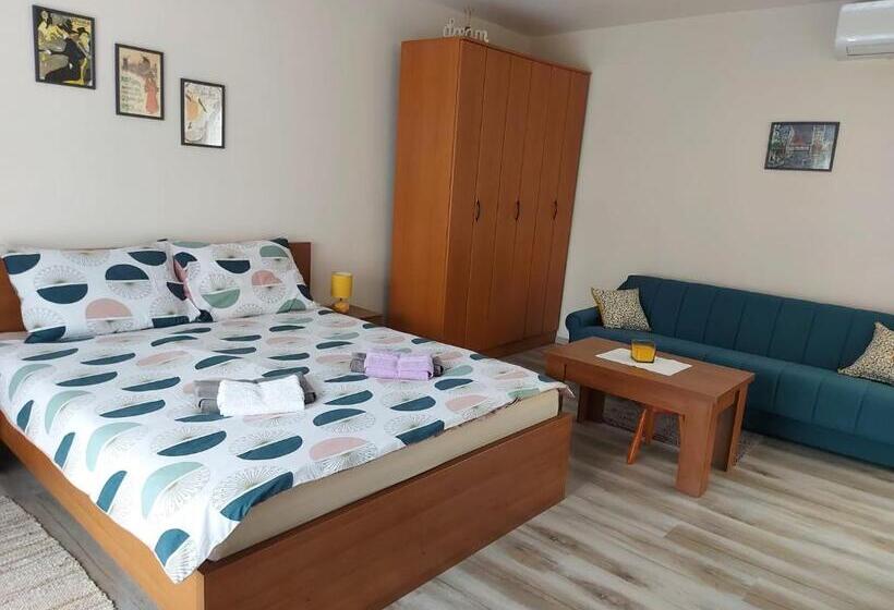 اتاق خانوادگی, Apartmani Malina