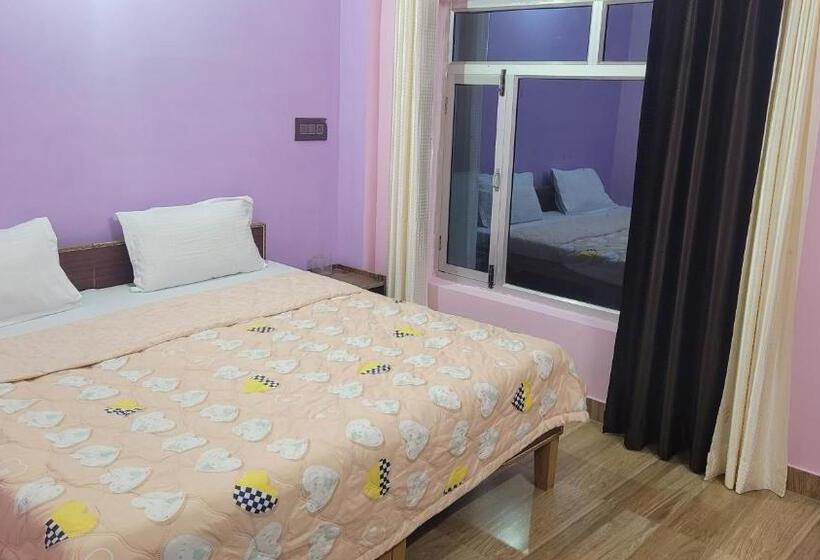 Quarto Estandar com Sacada, Aashirwad