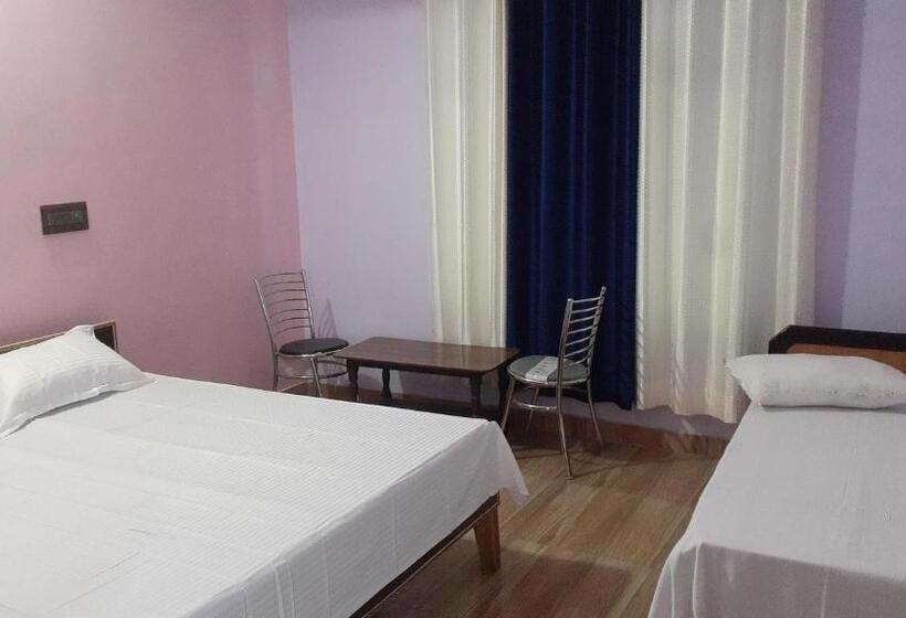 Quarto Triplo Comfort, Aashirwad