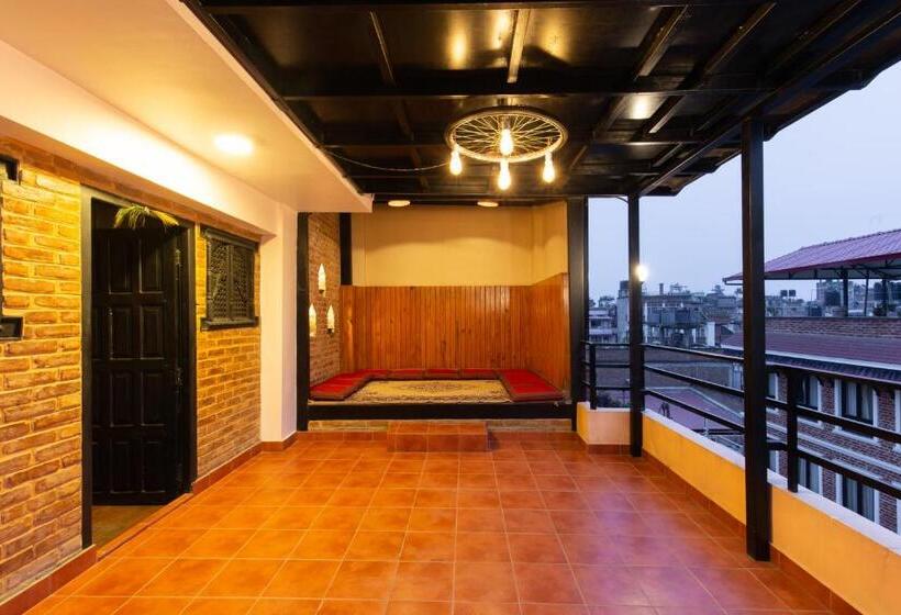 Chambre Deluxe, Vajra House