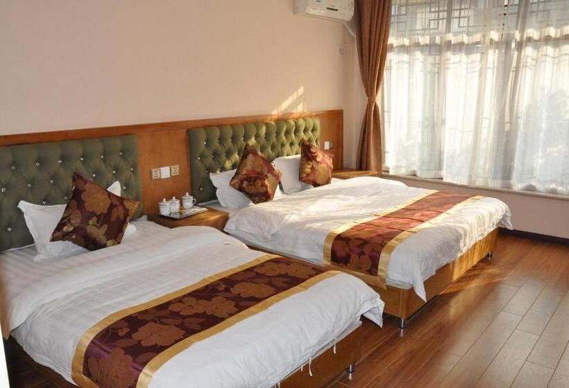 اتاق استاندارد, Holly S Hostel