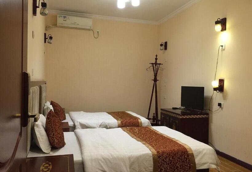 اتاق استاندارد با سرویس بهداشتی مشترک, Holly S Hostel