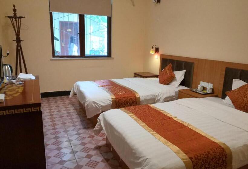 اتاق استاندارد با سرویس بهداشتی مشترک, Holly S Hostel