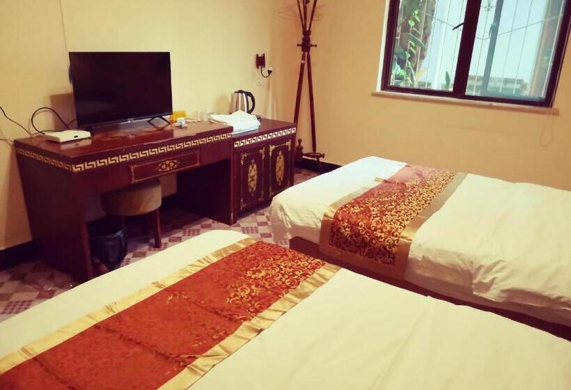 اتاق استاندارد با سرویس بهداشتی مشترک, Holly S Hostel