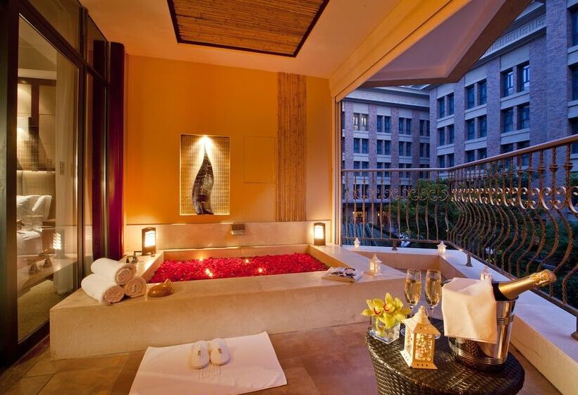 سوییت لوکس, Nanjing Greenland Yuhao Hot Spring