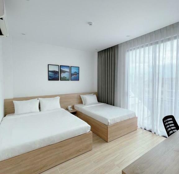 اتاق استاندارد سه تخته با بالکن, Nhật Phương