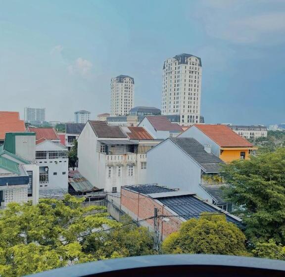 اتاق لوکس با بالکن, Nhật Phương