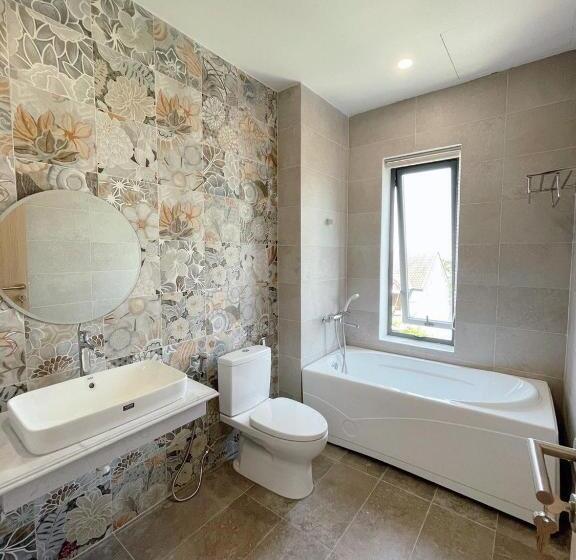 اتاق لوکس با بالکن, Nhật Phương