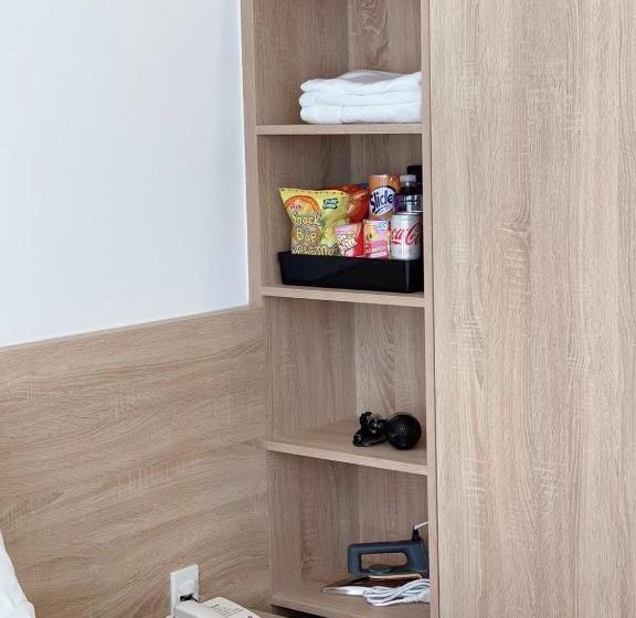 اتاق لوکس با بالکن, Nhật Phương