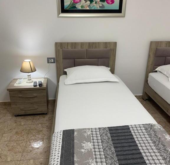 اتاق استاندارد سه نفره, Vila Ajdinaj