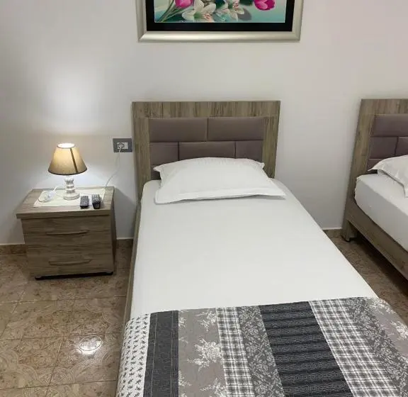 اتاق استاندارد سه نفره, Vila Ajdinaj