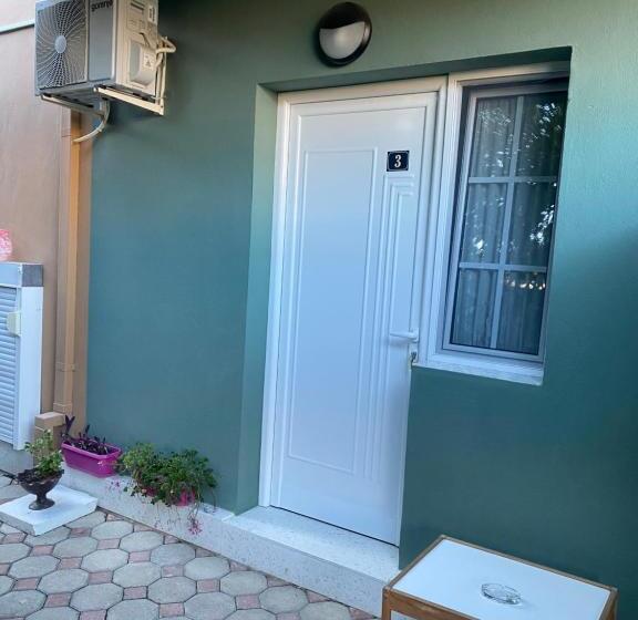 اتاق استاندارد سه نفره, Vila Ajdinaj