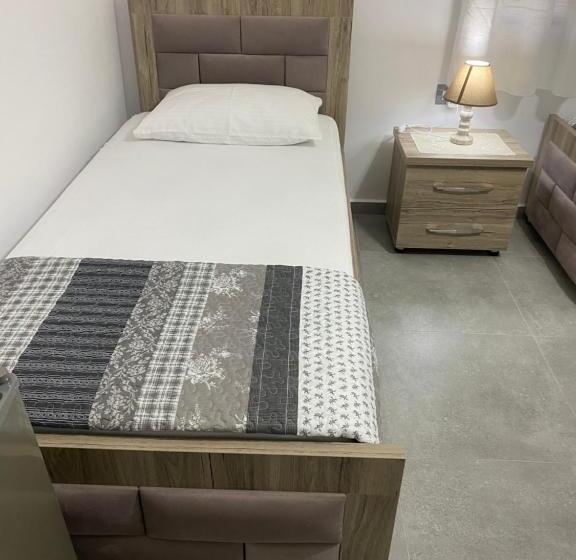 اتاق استاندارد سه نفره, Vila Ajdinaj