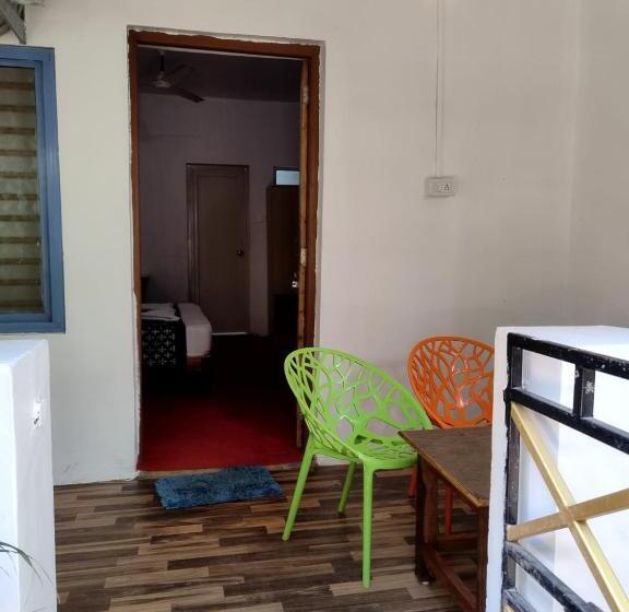 חדר משפחתי דלוקס, Palm Heaven