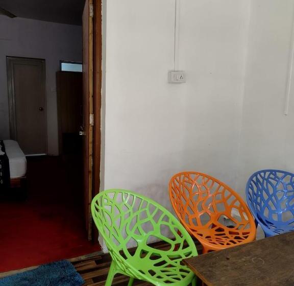 חדר משפחתי דלוקס, Palm Heaven