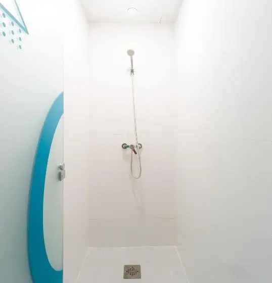 اتاق استاندارد چهار تخته, Konk Hostel