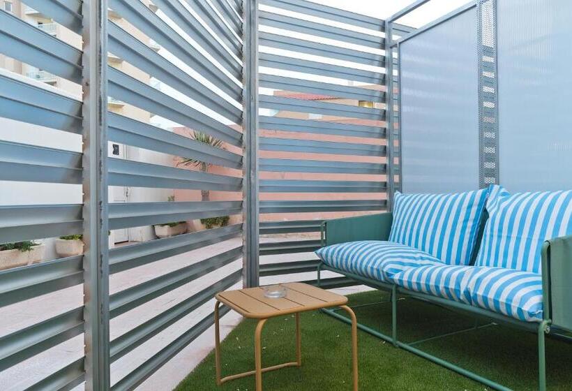 اتاق استاندارد چهار تخته, Konk Hostel