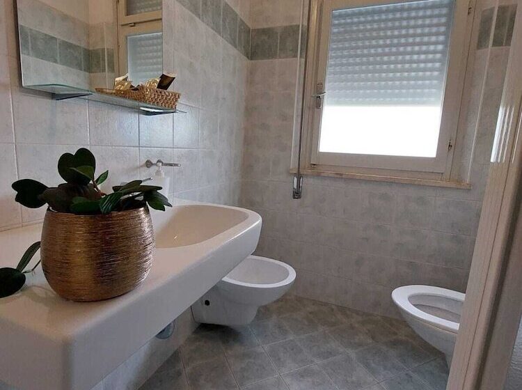 اتاق خانوادگی, Maison Des Roses